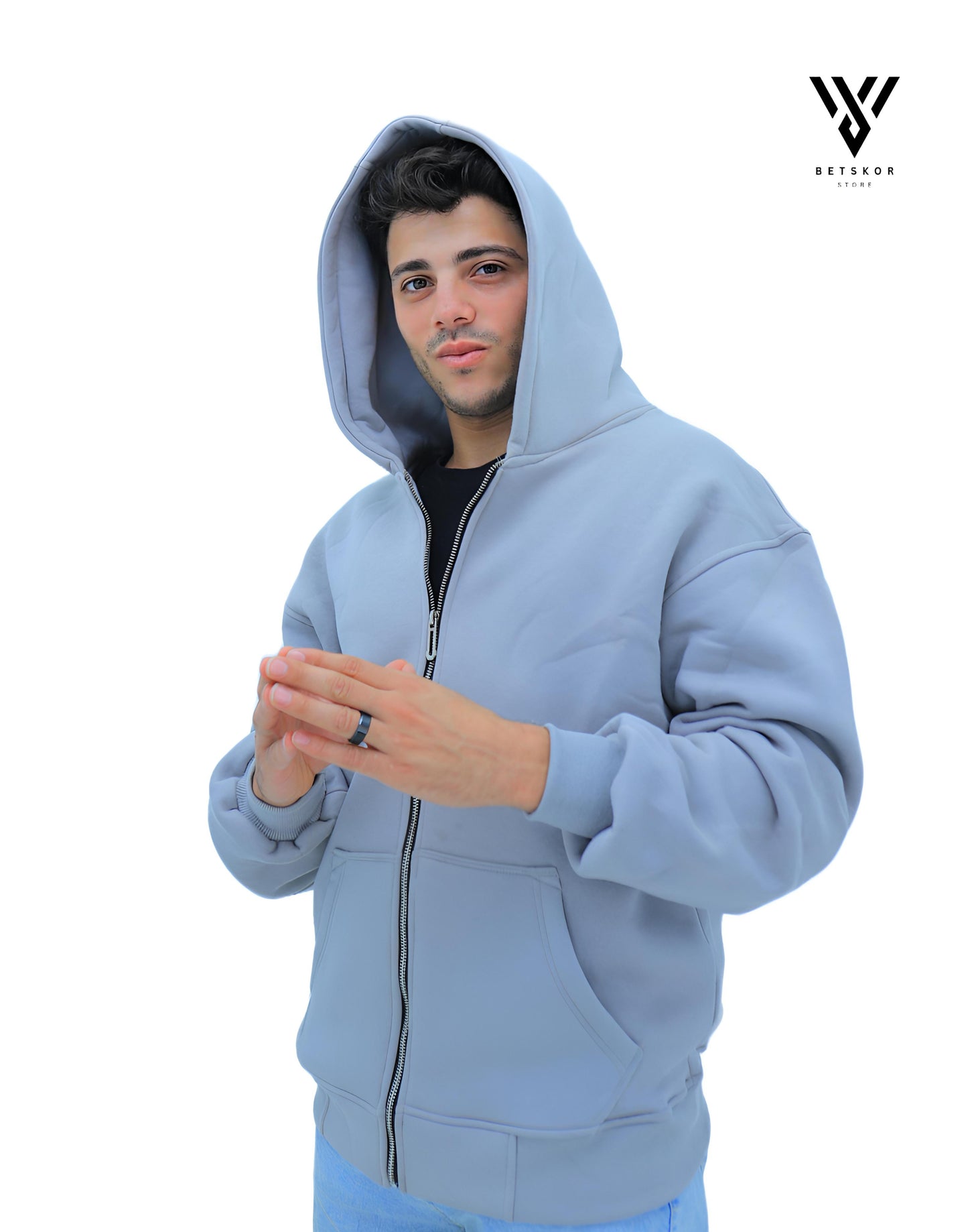 هودي بسحّاب واسع – رمادي فاتح
Oversized Zip Hoodie – Light Grey