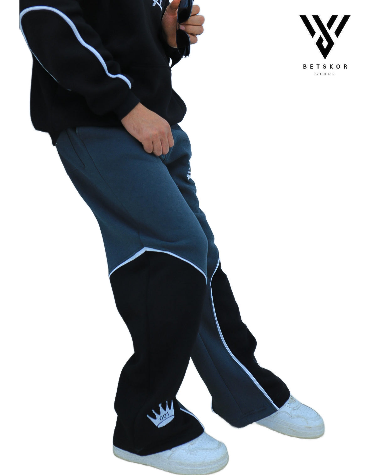 طقم بتسكور السينيشر – هودي أسود وبنطال رياضي رمادي/أسود