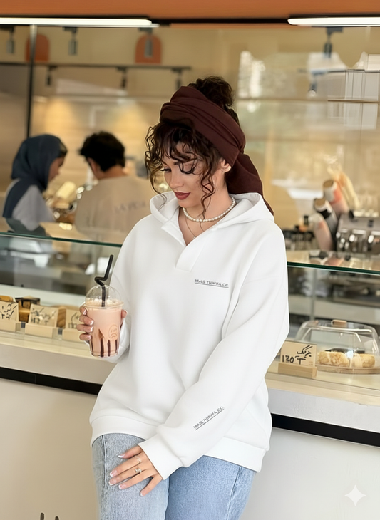 Betskor Oversized Hoodie made from premium sponge cotton fabric (70% cotton, 30% polyester) for the perfect mix of comfort and style.
The modern, relaxed fit keeps you cozy and trendy — perfect for a casual outing or a chill day at home.
Available in whit